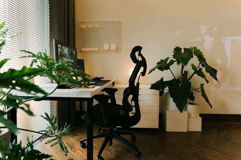 Tips for Creating a Comfortable and Productive Home Office Space